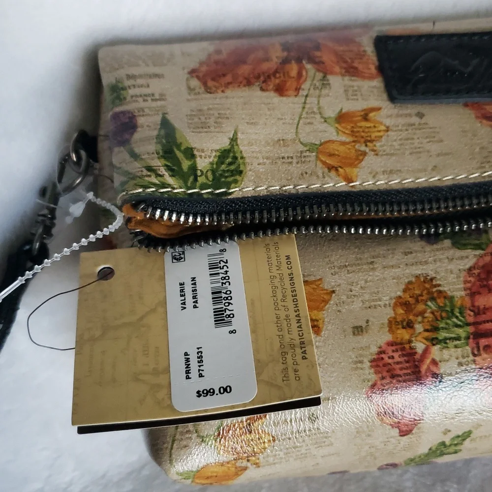 Patricia Nash Foldover Floral Leather Wristlet NWT.‎